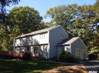 9 Sunset Ln E, Miller Place, NY 11764