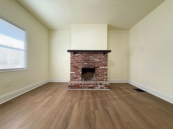3rd image of 1705 Martha St