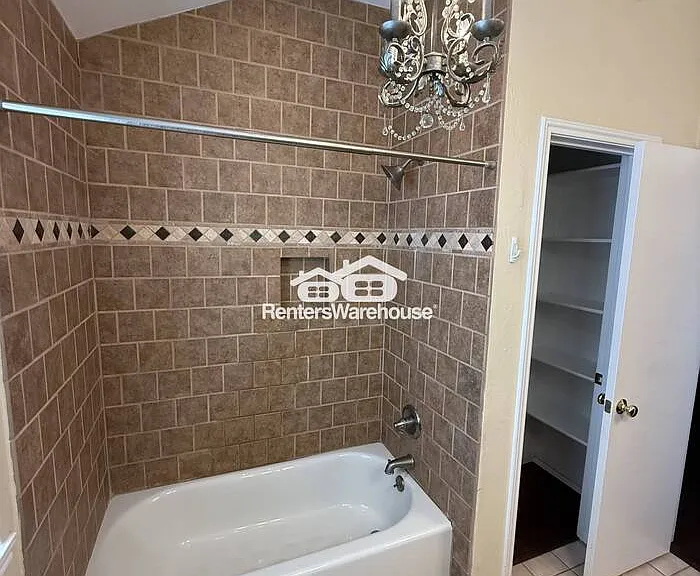 244 Nixon St — Photo 14