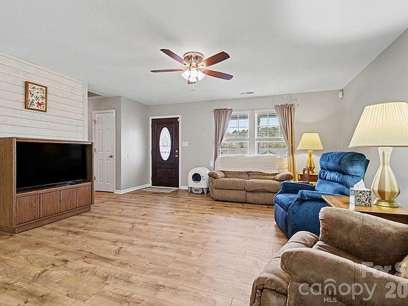 5th image of 3071 Georgetown Rd