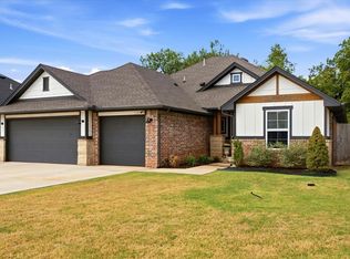 2301 Creekview Dr, Moore, OK 73160