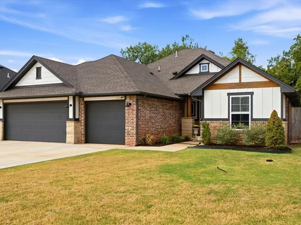 2301 Creekview Dr, Moore, OK 73160