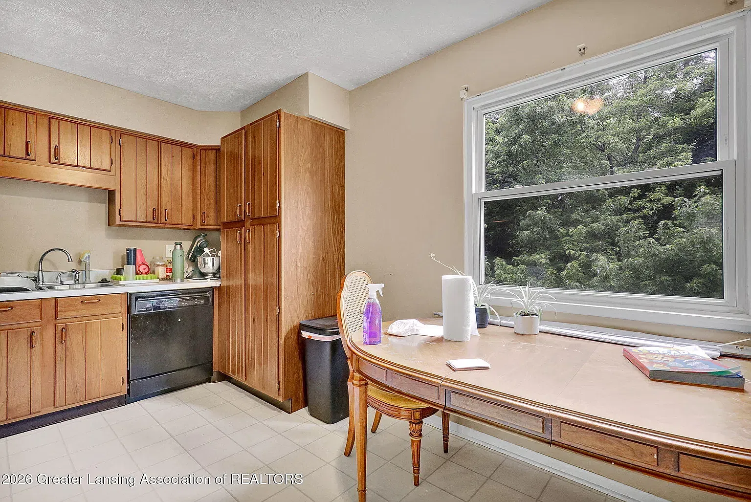 3 bed, 1.5 bath, 1200 sqft, $1,600 — Photo 4