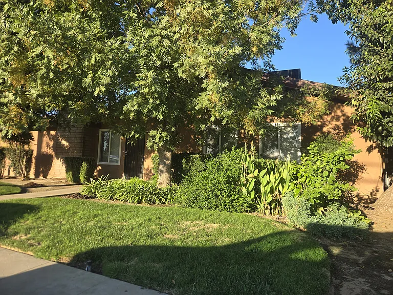 141 S Minnewawa Ave #101 — Photo 3