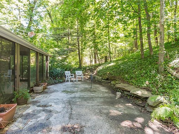 3rd image of 4611 Berkshire Ln