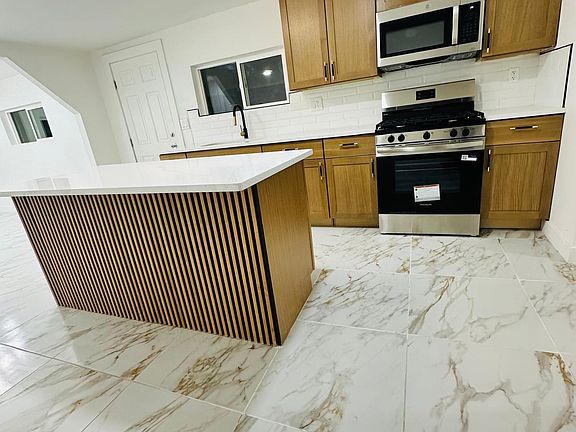 5th image of 3825 Pierce Ave