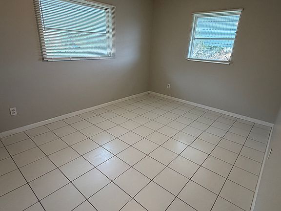5th image of 408 Morgan Cir S