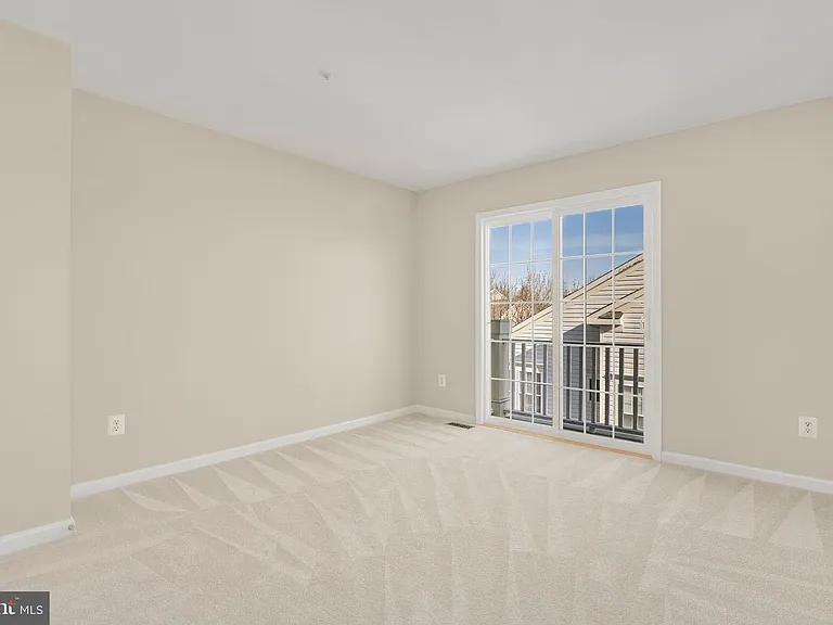 UPPER LEVEL BEDROOM/OFFICE