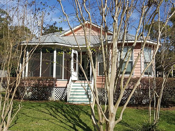 Screened porch facing Mobile Bay