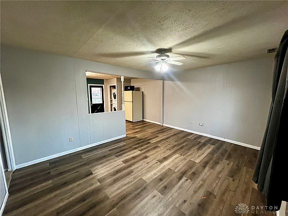3rd image of 7 Sillman Ct