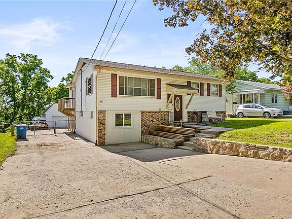 3rd image of 406 S Vassar Ave