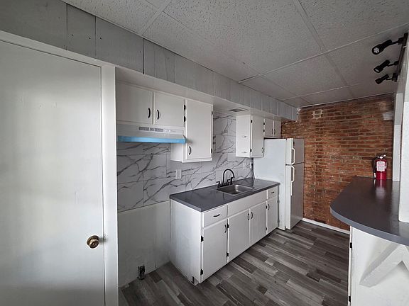 2nd image of 65 King St #2