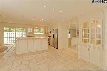 2nd image of 34104 Chagrin Blvd APT 3104