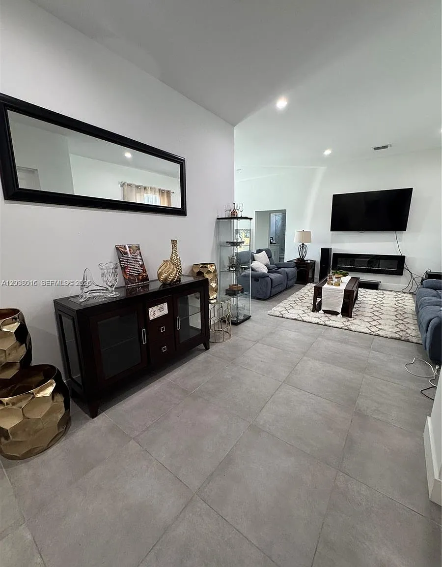 3 bed, 2.5 bath, 1783 sqft, $2,500 — Photo 3