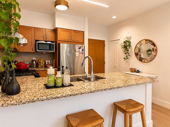 4th image of 1111 E 27th St #318
