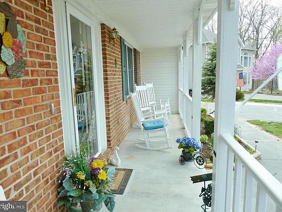 4th image of 105 Canaan Ct
