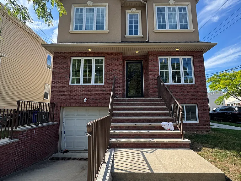 441 Deisius St #1R — Photo 1