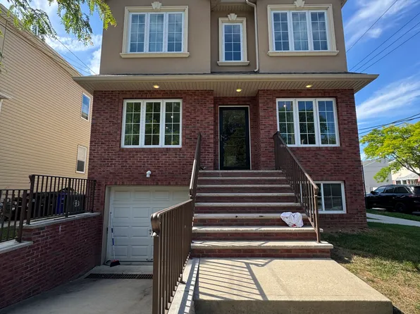 441 Deisius St #1R, Staten Island, NY 10312