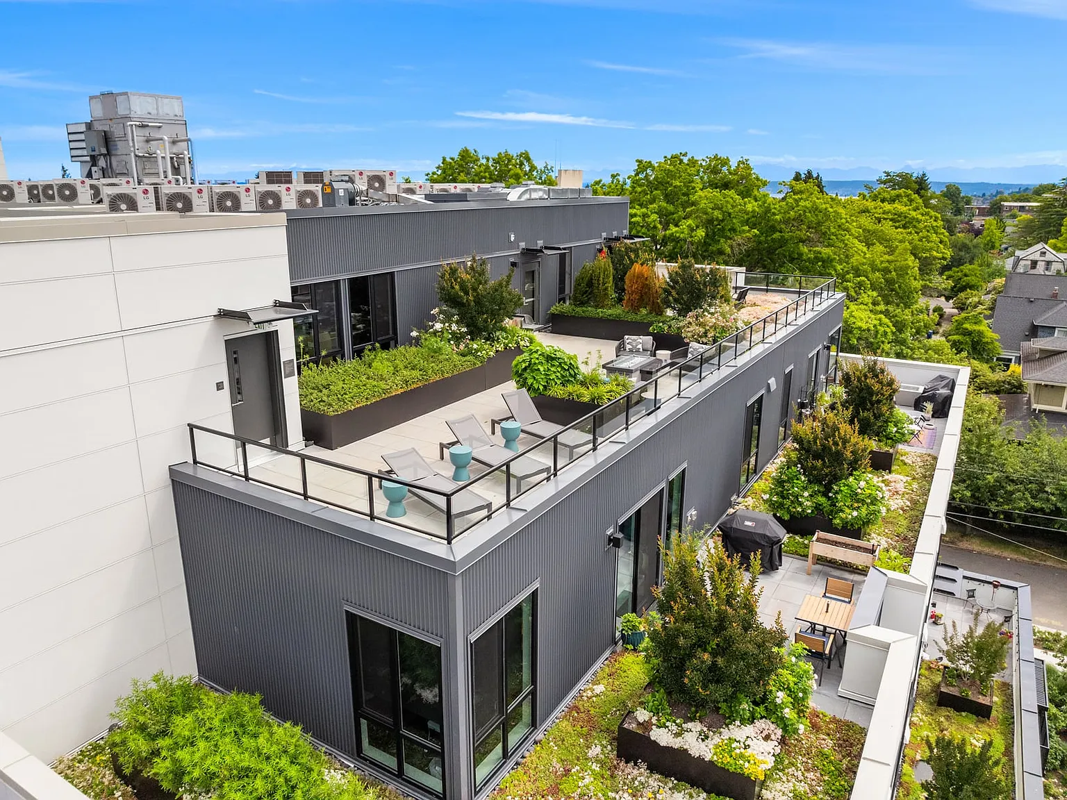 Gables Queen Anne — Photo 2