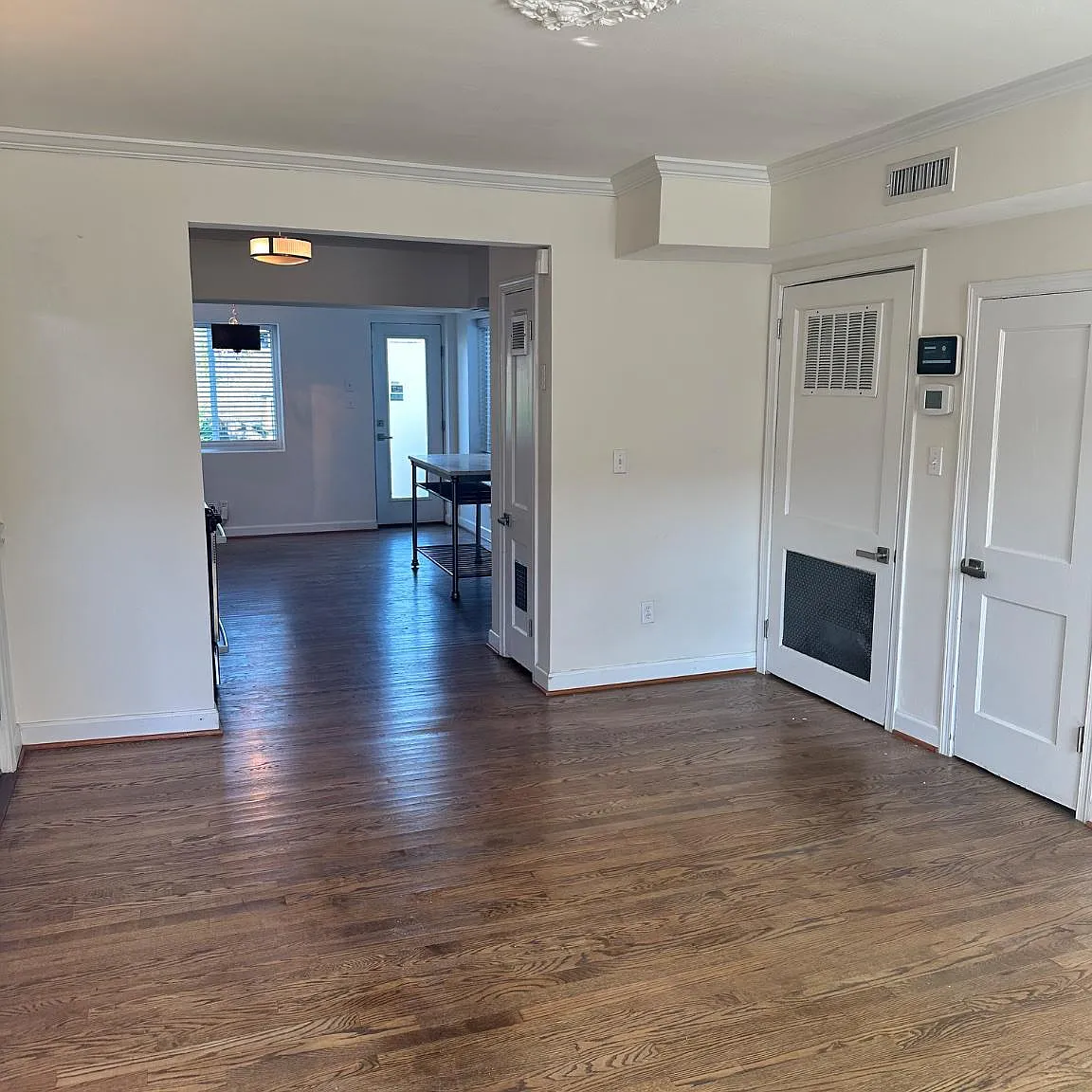 2 bed, 1.0 bath, 958 sqft, $2,200 — Photo 3