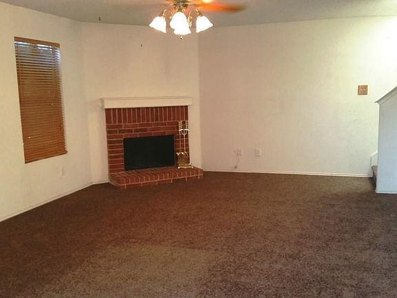 3rd image of 2701 Red Oak Dr