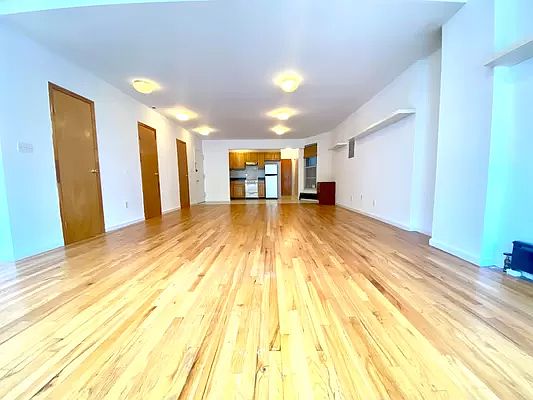 5th image of 156 Allen St