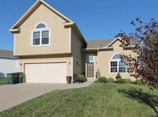 641 S Stone Creek Dr, Gardner, KS 66030