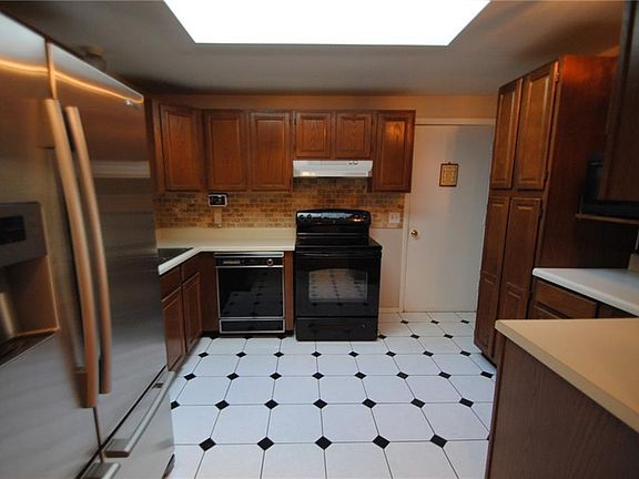 2nd image of 418 Brookwood Dr