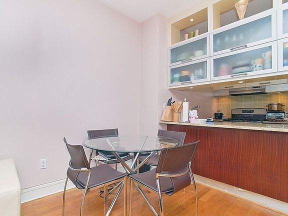 2nd image of 4126 27th St APT 6G