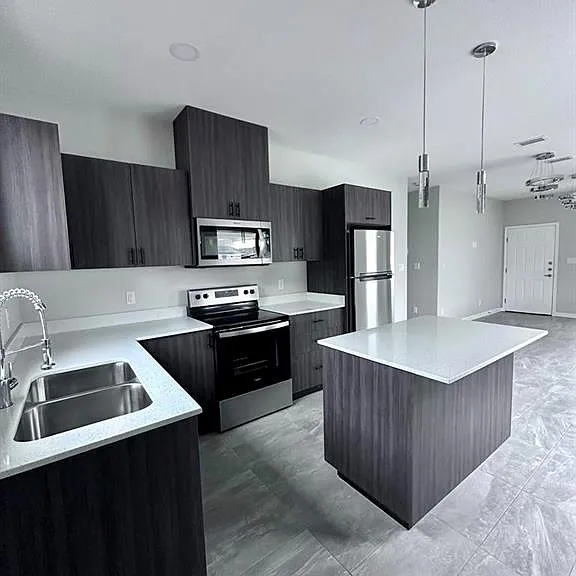 3800 N Robin Ave #4 — Photo 3