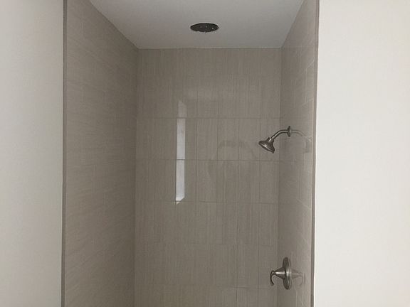 4th image of 956 N Wolcott Ave