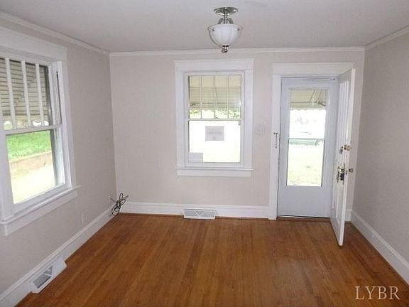 2nd image of 2215 Mayflower Dr