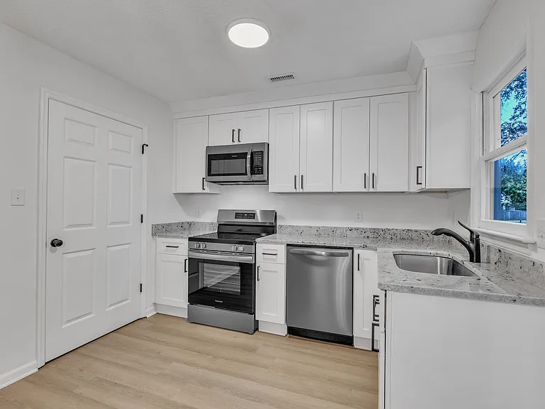 104 N Franklin St #106 — Photo 17