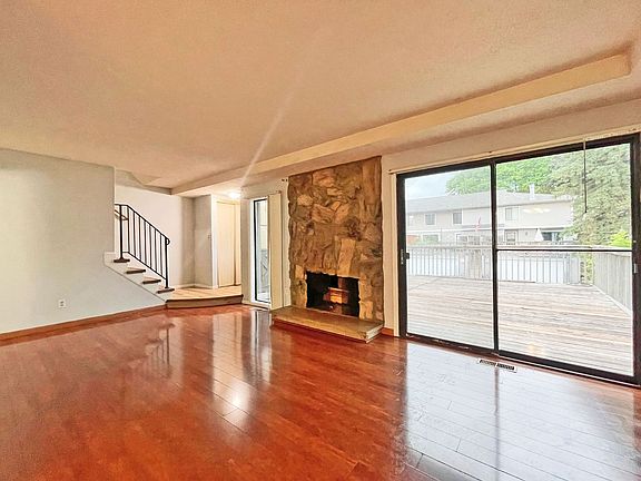 4th image of 1133 Trailwood S