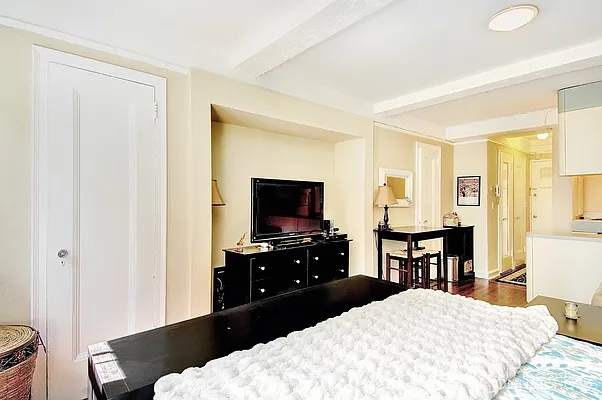 Sold by City Connections Realty | media 4