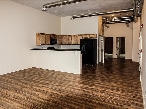 2nd image of 813 N Salina Street # B Third Floor