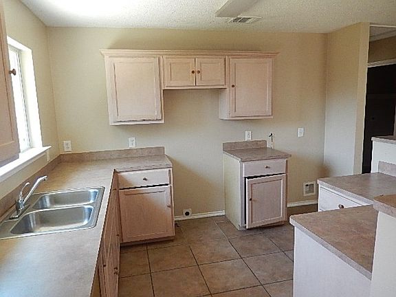 4th image of 2208 Llano Mediano Ln