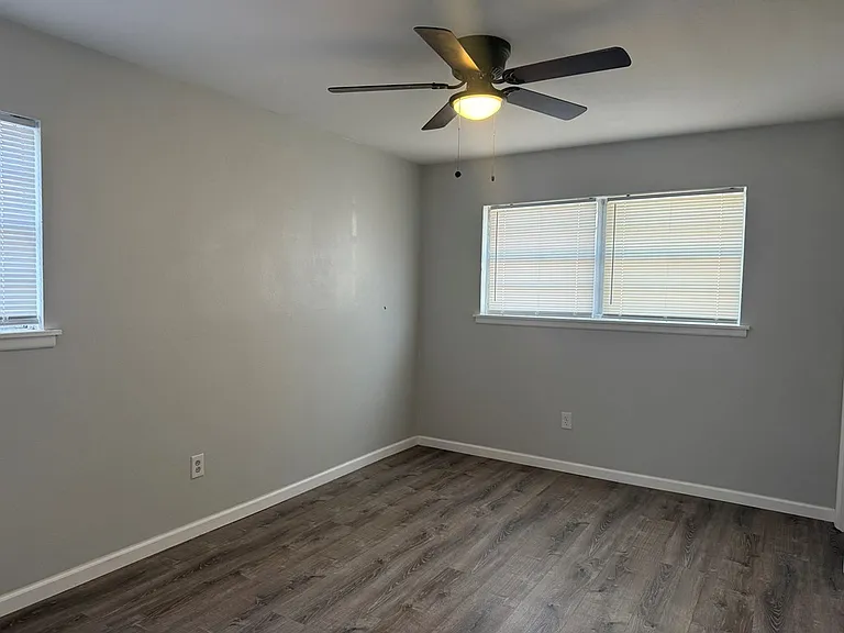 2705 Cambridge St — Photo 19