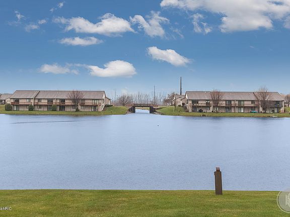 4th image of 9072 Lakeview Ct