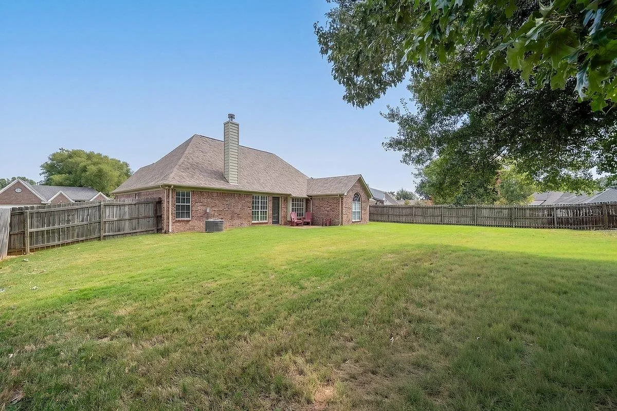 3 bed, 2.0 bath, 1605 sqft, $2,150 — Photo 3