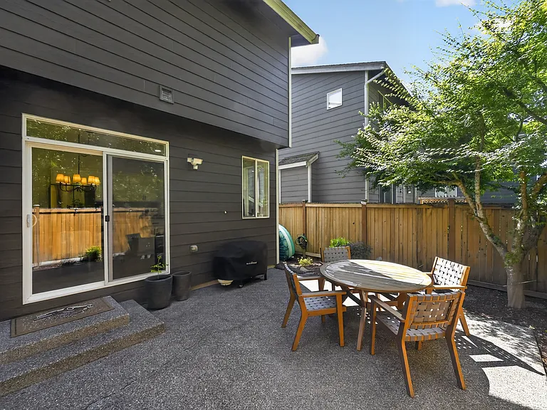 659 Vashon Pl NE — Photo 28