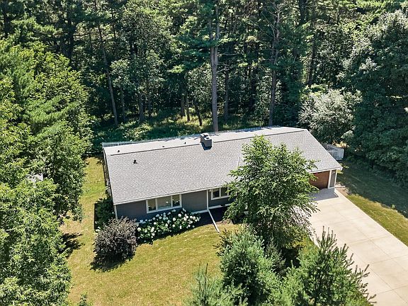 3rd image of 13 Overlook Rd