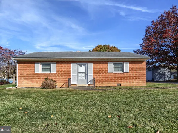 93 Longmeadow St, Mechanicsburg, PA 17055