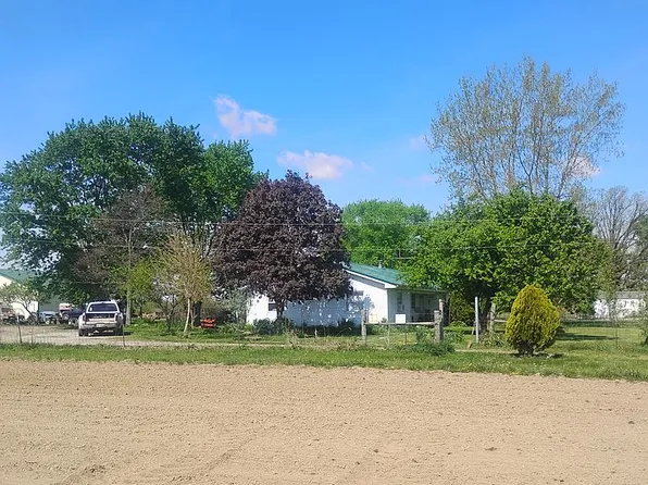 2552 White Rd SE, New Holland, OH 43145