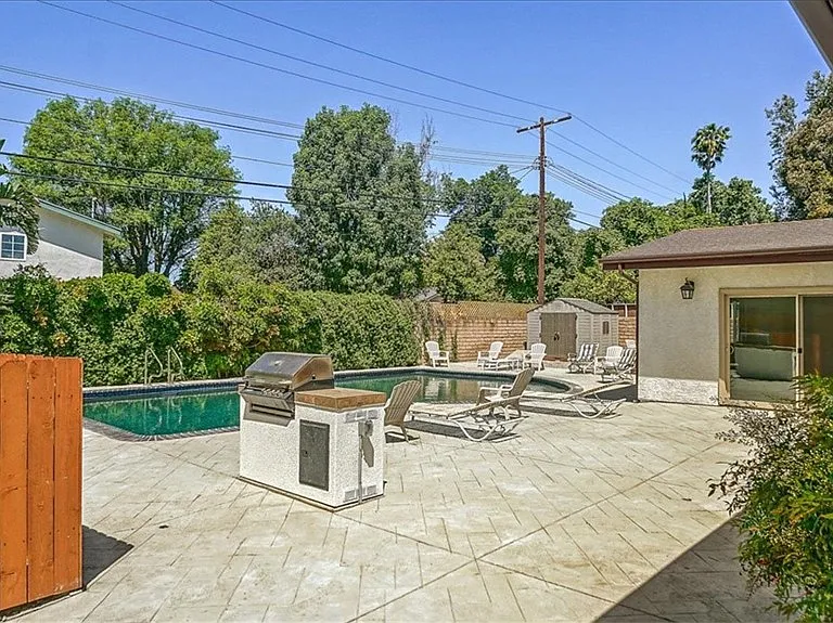 10901 Canby Ave — Photo 13