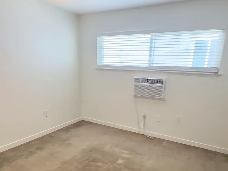 655 Westminster Ave #6 — Photo 13
