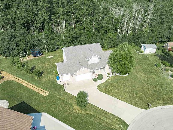 2nd image of 4592 Eastwood Dr
