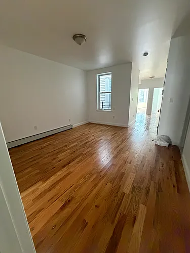763 Home St Photo 1