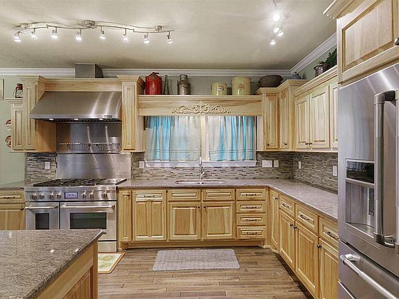 3rd image of 131 Brittney Ln