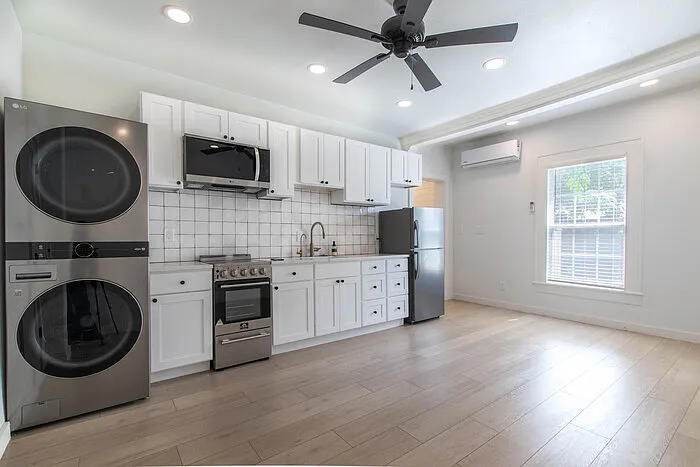 1 bed, 1.0 bath, $1,200 — Photo 1